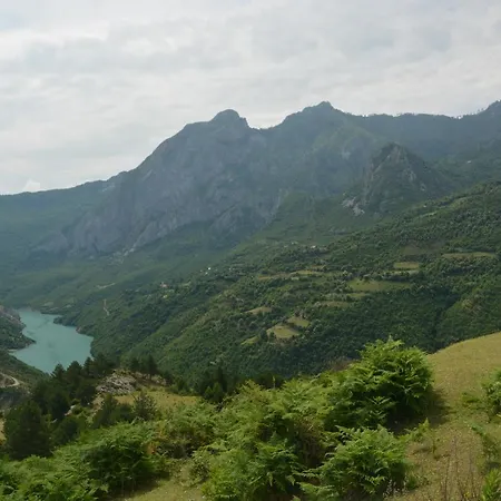 فندق Komani View